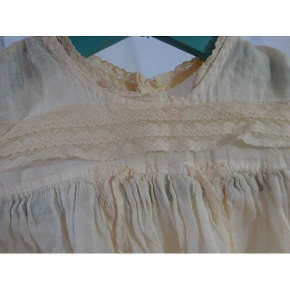Antique VICTORIAN Baby Linen GOWN precious Eyelet Shell buttons Hand made Lace - Picture 3 of 7